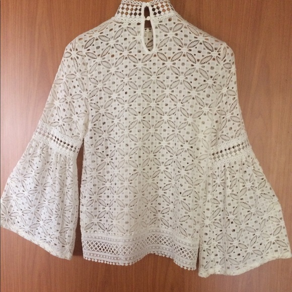 Beautiful withe blouse - Picture 4 of 4